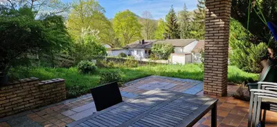 Ein Garten an der Unterkunft Ferienwohnung am Panoramaweg