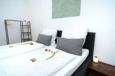 Ein Bett oder Betten in einem Zimmer der Unterkunft Großes zentrales Apartment Terrasse 2 Bäder