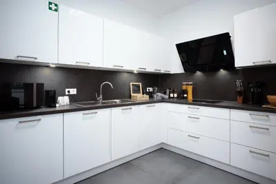 Küche/Küchenzeile in der Unterkunft Großes zentrales Apartment Terrasse 2 Bäder