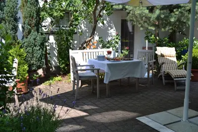 Ein Garten an der Unterkunft Weinhaus Steppe Hotel 3***Superior und Weinstube
