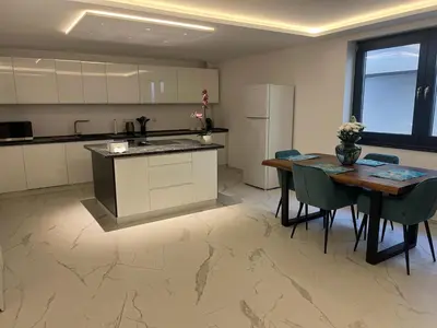 Küche/Küchenzeile in der Unterkunft Schöne Neubauwohnung nähe Frankfurt und Flughafen