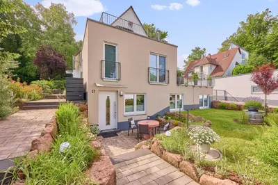Ein Garten an der Unterkunft Modernes Studio-Apartment in toller Waldrand-Lage