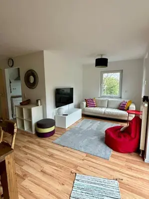 Ein Sitzbereich in der Unterkunft Ferienwohnung am Wartturm