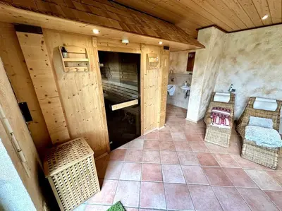 Ein Bett oder Betten in einem Zimmer der Unterkunft Apartment Joelle mit Sauna, Schwimmteich und Gym