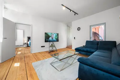 TV/Unterhaltungsangebot in der Unterkunft LiT LiVING Grünstadt - Luxury- style Boutique Apartments