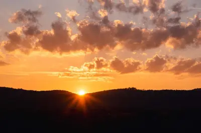 Blick auf den Sonnenuntergang/Sonnenaufgang von der Ferienwohnung aus oder aus der Nähe