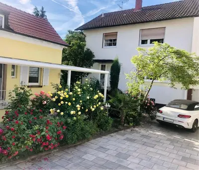 Ein Garten an der Unterkunft Privates Ferienhaus mit Pool & Whirlpool in Bad Dürkheim