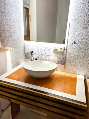 Ein Badezimmer in der Unterkunft 4 Zimmer geräumige und ruhig gelegene Ferien- und Monteurwohnung nur für Sie allein AUjvari Vermietungen