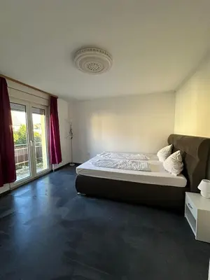 Ein Bett oder Betten in einem Zimmer der Unterkunft 7 Zimmer Haus in Kaiserslautern