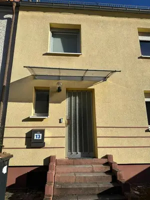 Das Gebäude in dem sich das Ferienhaus befindet