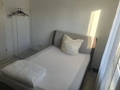 Ein Bett oder Betten in einem Zimmer der Unterkunft 4 Zimmer Wohnung Stadtmitte