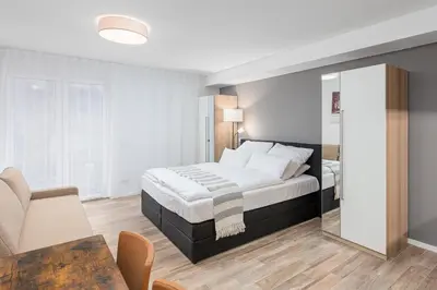 Ein Bett oder Betten in einem Zimmer der Unterkunft Maxim Apartments