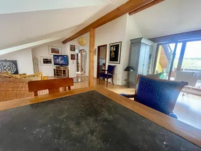Ein Sitzbereich in der Unterkunft Goldstadt City Loft 3-Zimmer Balkon & Garage Zentrum Pforzheim