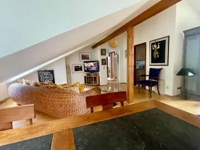 Ein Sitzbereich in der Unterkunft Goldstadt City Loft 3-Zimmer Balkon & Garage Zentrum Pforzheim