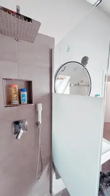 Ein Badezimmer in der Unterkunft Nisay Home - City House - Central Location - 5 Rooms