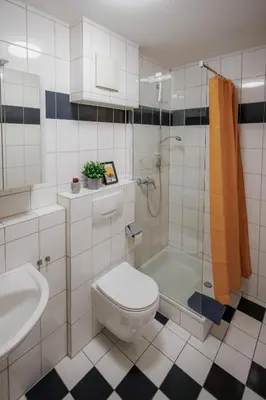 Ein Badezimmer in der Unterkunft Stylishes Village Apartment