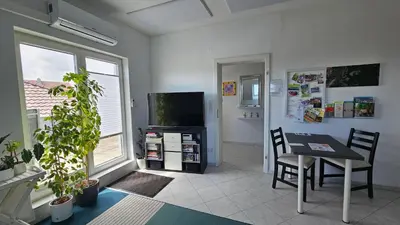 TV/Unterhaltungsangebot in der Unterkunft Solaris Ferienwohnung 53qm Netflix Glasfaser 76771 Hördt
