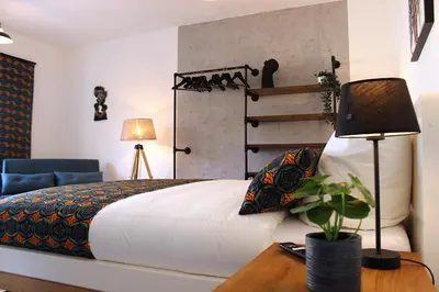 Ein Bett oder Betten in einem Zimmer der Unterkunft MAWULO Studio Neustadt Zentrum