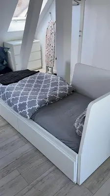 Ein Bett oder Betten in einem Zimmer der Unterkunft Angenehme Rooftop Suite in Unterheinriet
