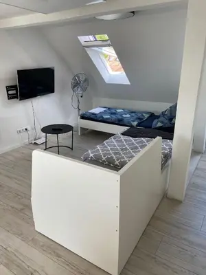 Ein Bett oder Betten in einem Zimmer der Unterkunft Angenehme Rooftop Suite in Unterheinriet
