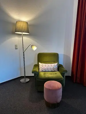 Ein Sitzbereich in der Unterkunft Maisonettewohnung im Loft Stil mit wunderschöner Terrasse
