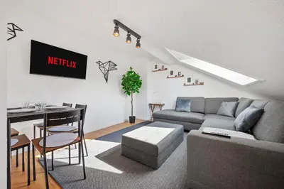 Ein Sitzbereich in der Unterkunft BackHome - BUSINESS&FAMILY - Parken, 3-Zimmer, SmartTV, Balkon, Waschmaschine, ruhige Stadtrand-Lage, Netflix, 60qm, 24h Checkin
