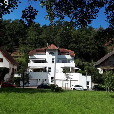 Das Gebäude in dem sich die Ferienwohnung befindet