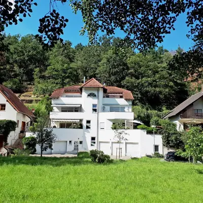 Das Gebäude in dem sich die Ferienwohnung befindet