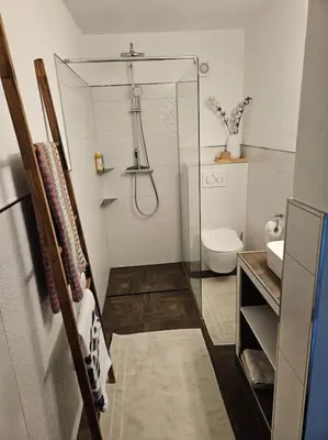 Ein Badezimmer in der Unterkunft Ferienwohnung Firmenwohnung Nähe Maulbronn Badesee