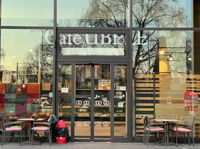 Ein Restaurant oder anderes Speiselokal in der Unterkunft Schickes 2-Zi-Apartment am Neckarufer im BUGA-Park