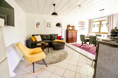 Ein Sitzbereich in der Unterkunft birds-nest Ferienwohnung Waldblick Kamin