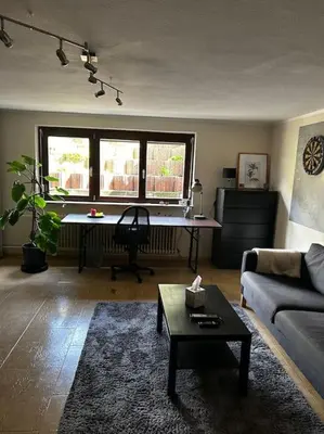 Ein Sitzbereich in der Unterkunft Ruhige Wohnung am Ortsrand - nahe KIT-Campus Nord