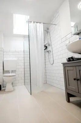 Ein Badezimmer in der Unterkunft birds-nest Ferienhaus Balkon Waldblick Kamin