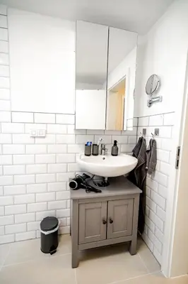 Ein Badezimmer in der Unterkunft birds-nest Ferienhaus Balkon Waldblick Kamin