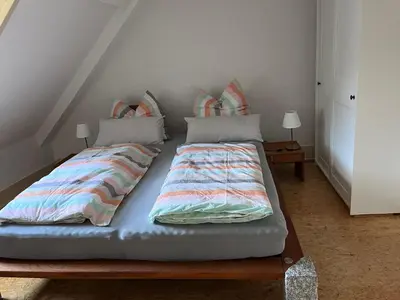 Ein Bett oder Betten in einem Zimmer der Unterkunft 9ter Riese Dachgeschoss-Fewo
