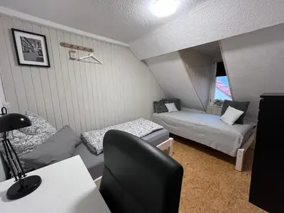 Ein Bett oder Betten in einem Zimmer der Unterkunft 9ter Riese Dachgeschoss-Fewo