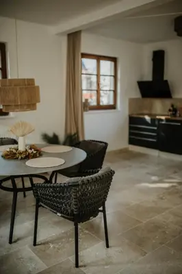 Ein Sitzbereich in der Unterkunft Modern Boho-Style Apartment