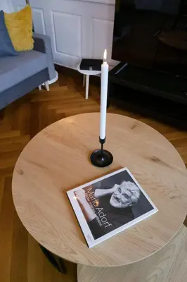 Ein Sitzbereich in der Unterkunft BELLA - Business&Family - 2 Zimmer direkt neben Schloß, Parkplatz, SmartTV, Netflix, Waschmaschine, 24h Checkin, 71qm, Kingsizebett, Hotelbettwäsche