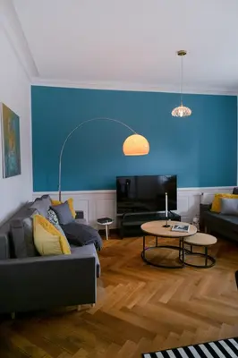 Ein Sitzbereich in der Unterkunft BELLA - Business&Family - 2 Zimmer direkt neben Schloß, Parkplatz, SmartTV, Netflix, Waschmaschine, 24h Checkin, 71qm, Kingsizebett, Hotelbettwäsche
