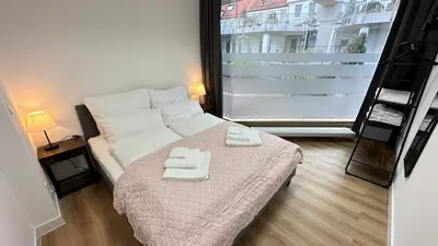 Ein Bett oder Betten in einem Zimmer der Unterkunft Das Loft - Sauna - 4 Schlafzimmer - 2 Bäder - Stadtmitte - 2 Parkplätze