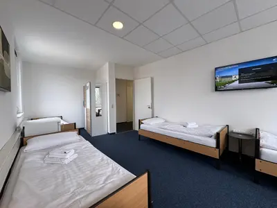Ein Bett oder Betten in einem Zimmer der Unterkunft Thuja Apartments Karlsruhe-Neureut by KurzZeit