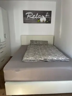 Ein Bett oder Betten in einem Zimmer der Unterkunft Charmante Wohnung in Burgnähe