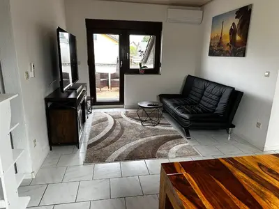 Ein Sitzbereich in der Unterkunft KRAICHGAU # 3-ZKB mit Balkon und Klimaanlage, Monteurzimmer
