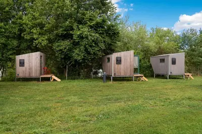Ein Garten an der Unterkunft Sleep Space 2 - Green Tiny Spot Südpfalz