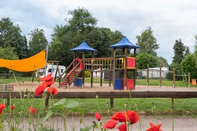 Ein Kinderspielbereich in der Unterkunft Sleep Space 2 - Green Tiny Spot Südpfalz