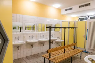 Ein Badezimmer in der Unterkunft Sleep Space 1 - Green Tiny Spot Südpfalz