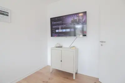TV/Unterhaltungsangebot in der Unterkunft nJoy! Central & Pleasant Pforzheim - Balkon