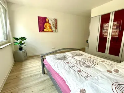 Ein Bett oder Betten in einem Zimmer der Unterkunft Goldstadt Schlössle Suite 2-Zimmer Design Apartament Zentrum Pforzheim