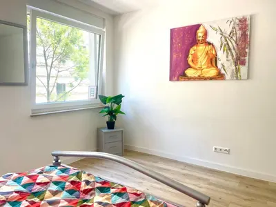 Ein Bett oder Betten in einem Zimmer der Unterkunft Goldstadt Schlössle Suite 2-Zimmer Design Apartament Zentrum Pforzheim