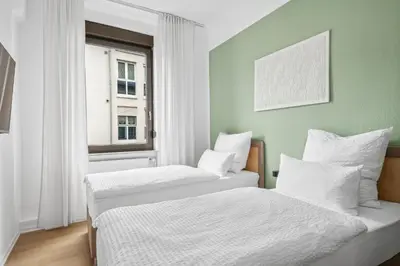 Ein Bett oder Betten in einem Zimmer der Unterkunft FABYLOUS Homes City Apartment I Gruppen I Waschtrockner I Balkon I belebte Lage